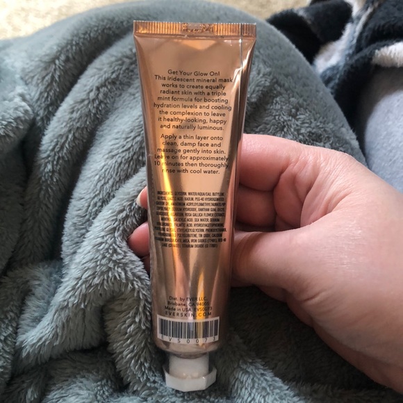 EVER GLOWIFY Brightening Metallic Mask - Picture 3 of 4